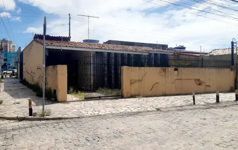 Casa com 4 Quartos à venda, 195m² no Candelária, Natal