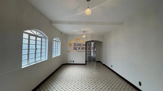 Casa com 3 Quartos para venda ou aluguel, 324m² no Parque São Benedito, Pindamonhangaba