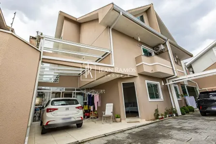 Sobrado com 5 Quartos à venda, 160m² no Uberaba, Curitiba
