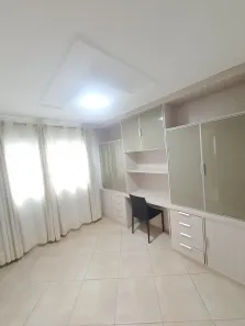 Casa de Condomínio com 4 Quartos para alugar, 230m² no Jardins Madri, Goiânia