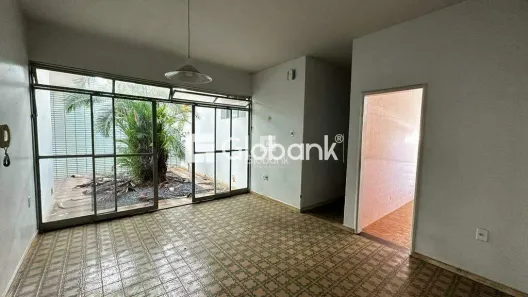 Casa com 3 Quartos à venda, 270m² no Melo, Montes Claros