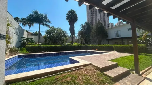 Sobrado com 7 Quartos para venda ou aluguel, 900m² no Santa Rosa, Cuiabá