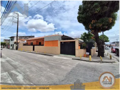 Casa com 3 Quartos à venda, 230m² no Montese, Fortaleza