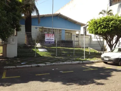 Casa com 3 Quartos à venda, 279m² no Setor Aeroporto, Goiânia