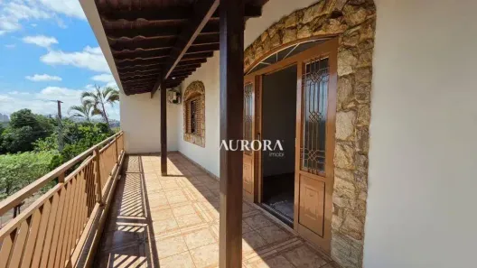 Casa com 3 Quartos para alugar, 349m² no Parque Jamaica, Londrina