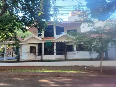 Sobrado com 3 Quartos à venda, 300m² no Zona 06, Maringá