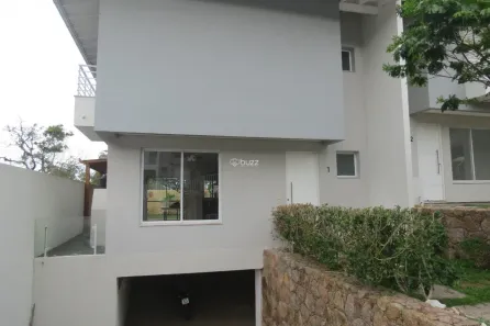 Casa de Condomínio com 3 Quartos para alugar, 205m² no Sambaqui, Florianópolis