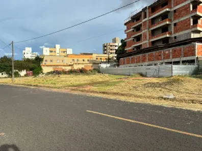 Lote/Terreno à venda, 1219m² no Santa Mônica, Uberlândia