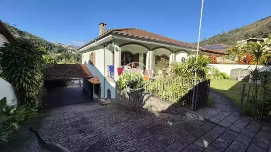 Casa com 3 Quartos à venda, 320m² no Retiro, Petrópolis