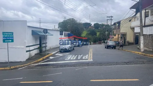 Imóvel Comercial para alugar, 200m² no Jardim das Oliveiras, Jacareí