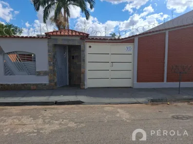 Casa com 2 Quartos para alugar, 60m² no Setor Coimbra, Goiânia