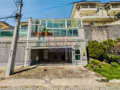 Casa de Condomínio com 4 Quartos à venda, 350m² no Charitas, Niterói
