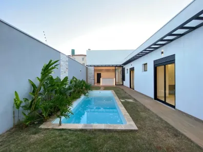 Casa com 3 Quartos à venda, 300m² no Novo Mundo, Uberlândia