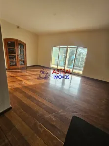 com 5 Quartos para alugar, 408m² no Centro, São José dos Campos