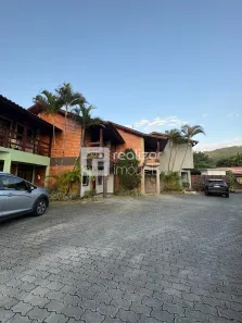 Casa de Condomínio com 2 Quartos para alugar, 75m² no Barra da Lagoa, Florianópolis