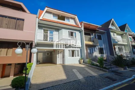 Casa de Condomínio com 4 Quartos à venda, 220m² no Xaxim, Curitiba