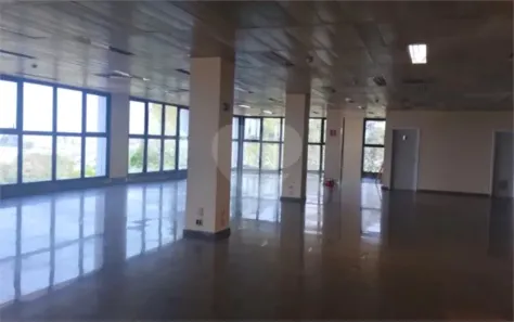 Sala Comercial para alugar, 1620m² no Tamboré, Barueri
