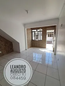 Casa com 2 Quartos para alugar, 75m² no Bangu, Rio de Janeiro