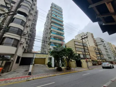Apartamento com 3 Quartos para alugar, 120m² no Centro, Florianópolis