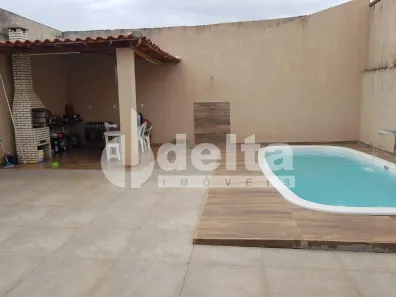 Casa com 2 Quartos à venda, 156m² no Jardim Holanda, Uberlândia