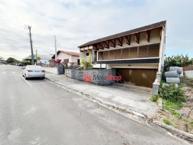 Casa com 4 Quartos para alugar, 220m² no Cidade Alta, Araranguá