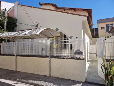 Casa com 3 Quartos para alugar, 110m² no São Domingos, Niterói