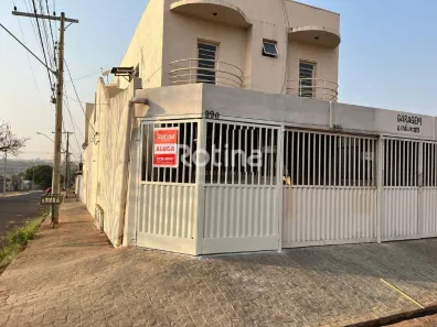 Casa com 3 Quartos para alugar, 60m² no Tibery, Uberlândia