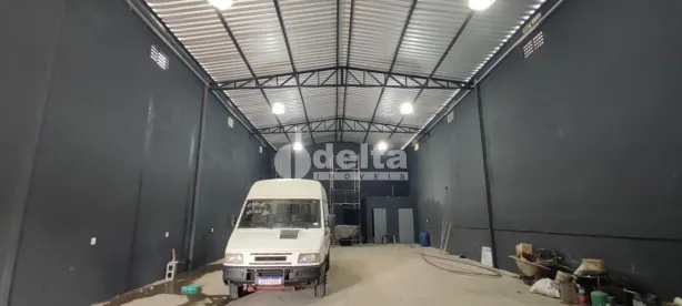 Ponto Comercial para alugar, 235m² no Pampulha, Uberlândia