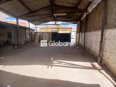 Galpão/Depósito/Armazém à venda, 200m² no Morrinhos, Montes Claros