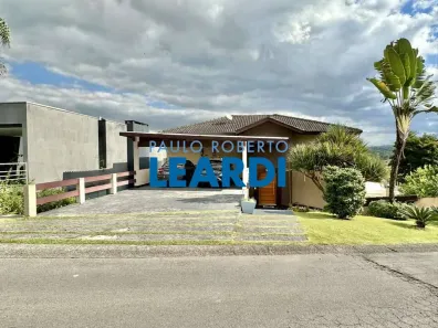 Casa de Condomínio com 3 Quartos à venda, 330m² no Golf Gardens, Carapicuíba