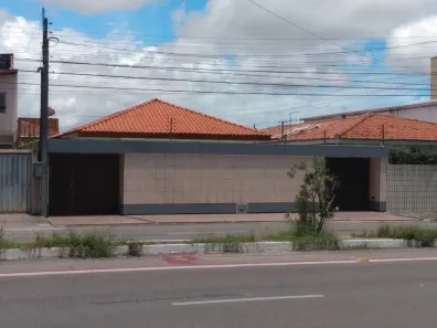 Casa com 5 Quartos à venda, 260m² no Vila União, Fortaleza