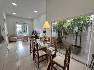 Casa com 3 Quartos à venda, 198m² no Osvaldo Rezende, Uberlândia