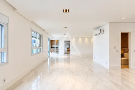 Apartamento com 3 Quartos para alugar, 213m² no Cambuí, Campinas