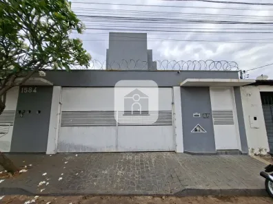 Apartamento com 2 Quartos para alugar, 108m² no Jardim Brasília, Uberlândia