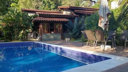 Casa de Condomínio com 3 Quartos para alugar, 320m² no Chácara dos Lagos, Carapicuíba