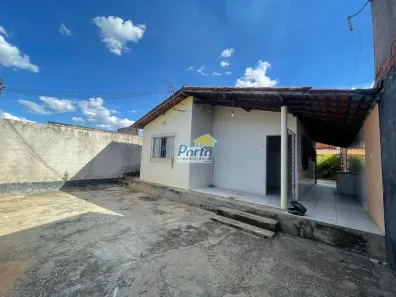 Casa com 3 Quartos para alugar, 80m² no Parque Piauí, Teresina