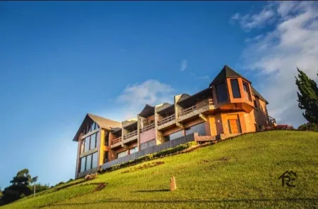 Casa de Condomínio com 5 Quartos à venda, 2000m² no Fazenda Suiça, Teresópolis