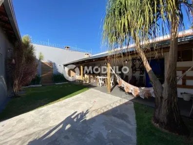 Casa com 3 Quartos à venda, 147m² no Lagoinha, Uberlândia