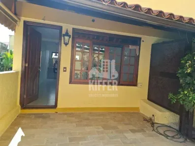 Casa de Condomínio com 3 Quartos à venda, 132m² no Camboinhas, Niterói
