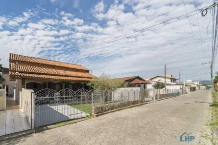 Casa com 7 Quartos à venda, 274m² no Carianos, Florianópolis