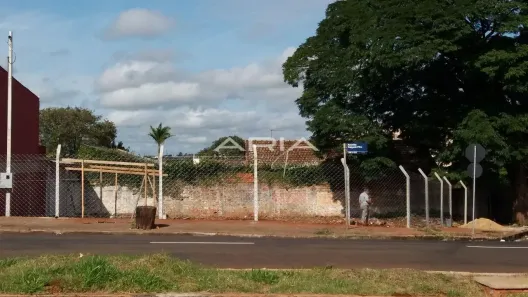 Lote/Terreno à venda, 366m² no Califórnia, Londrina