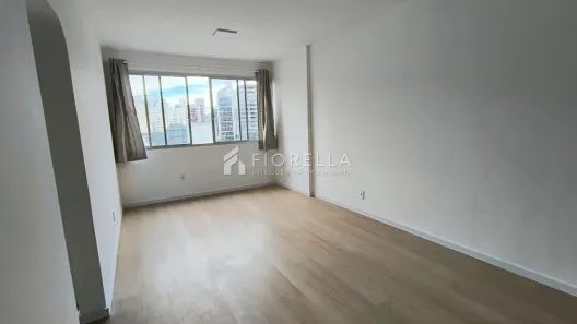Apartamento com 2 Quartos para alugar, 70m² no Centro, Florianópolis