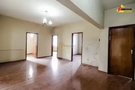 com 4 Quartos para alugar, 146m² no Centro, Divinópolis