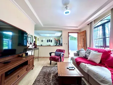 Casa com 5 Quartos à venda, 250m² no Alpes, Londrina
