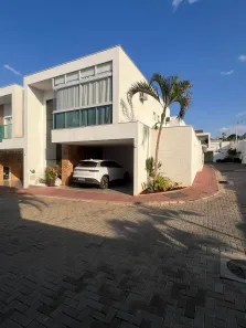 Sobrado com 4 Quartos à venda, 158m² no Chácaras Alto da Glória, Goiânia
