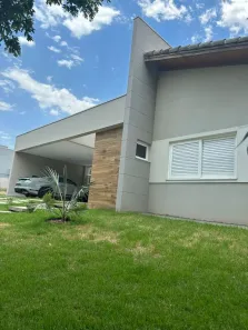 Casa de Condomínio com 3 Quartos à venda, 230m² no Condomínio Florais Cuiabá Residencial, Cuiabá