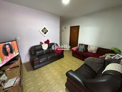 Casa com 4 Quartos à venda, 143m² no Carajás, Uberlândia