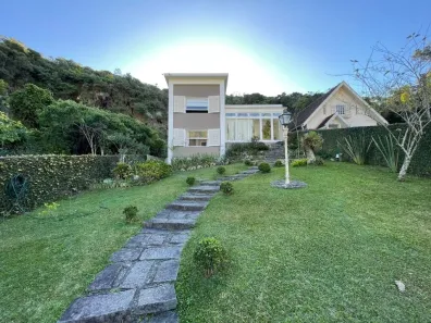 Casa com 5 Quartos à venda, 400m² no Castelanea, Petrópolis