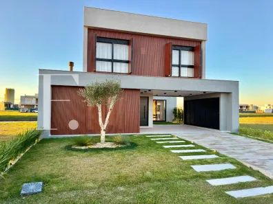 Sobrado com 4 Quartos à venda, 252m² no , Xangri-Lá