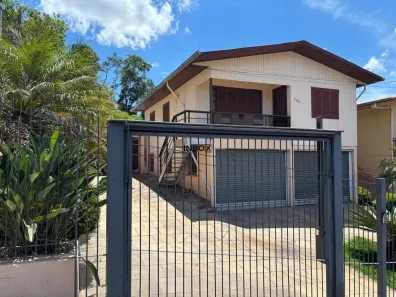Casa com 3 Quartos para alugar, 200m² no Borgo, Bento Gonçalves